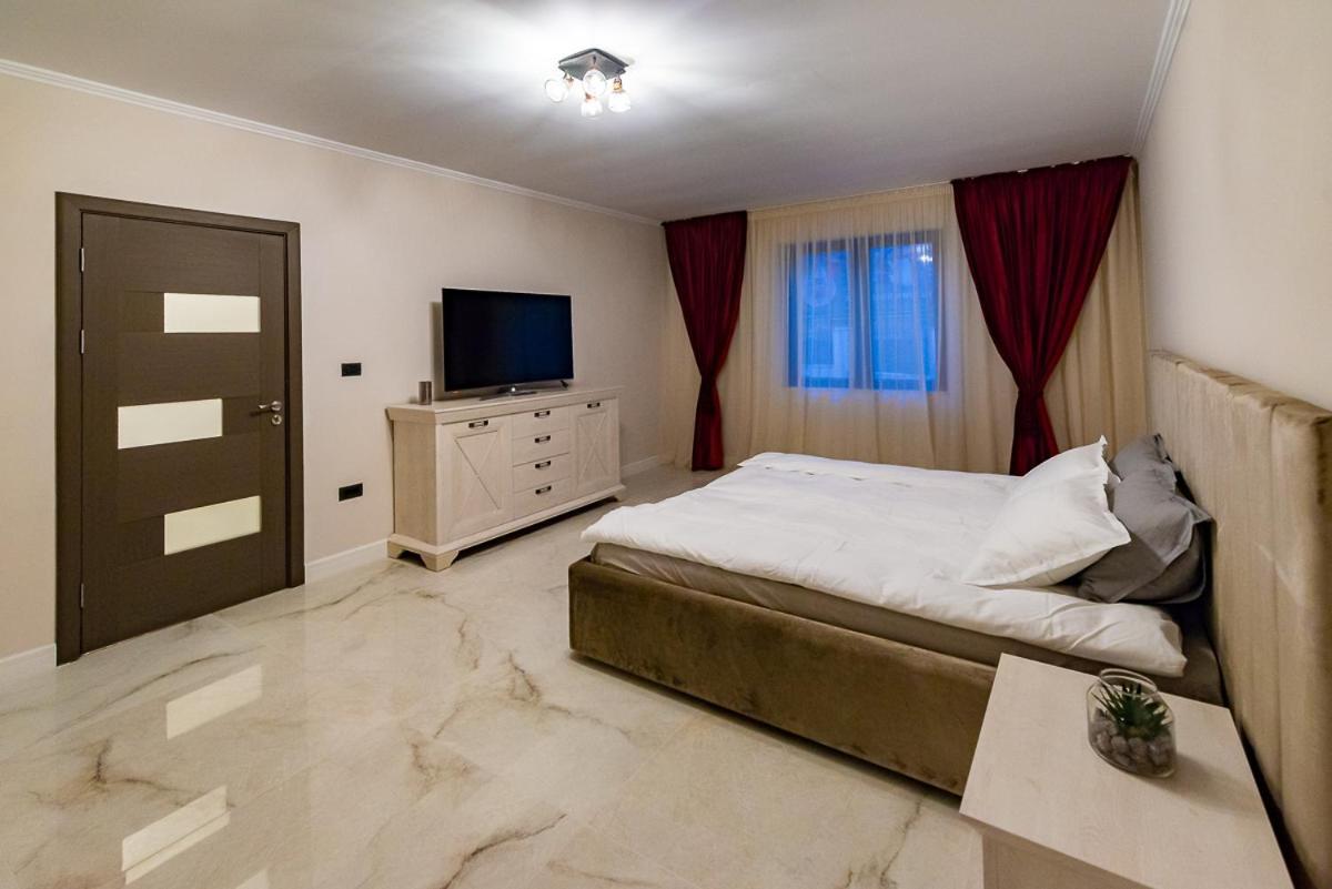 Appartamento Moky Rezident Arad Esterno foto