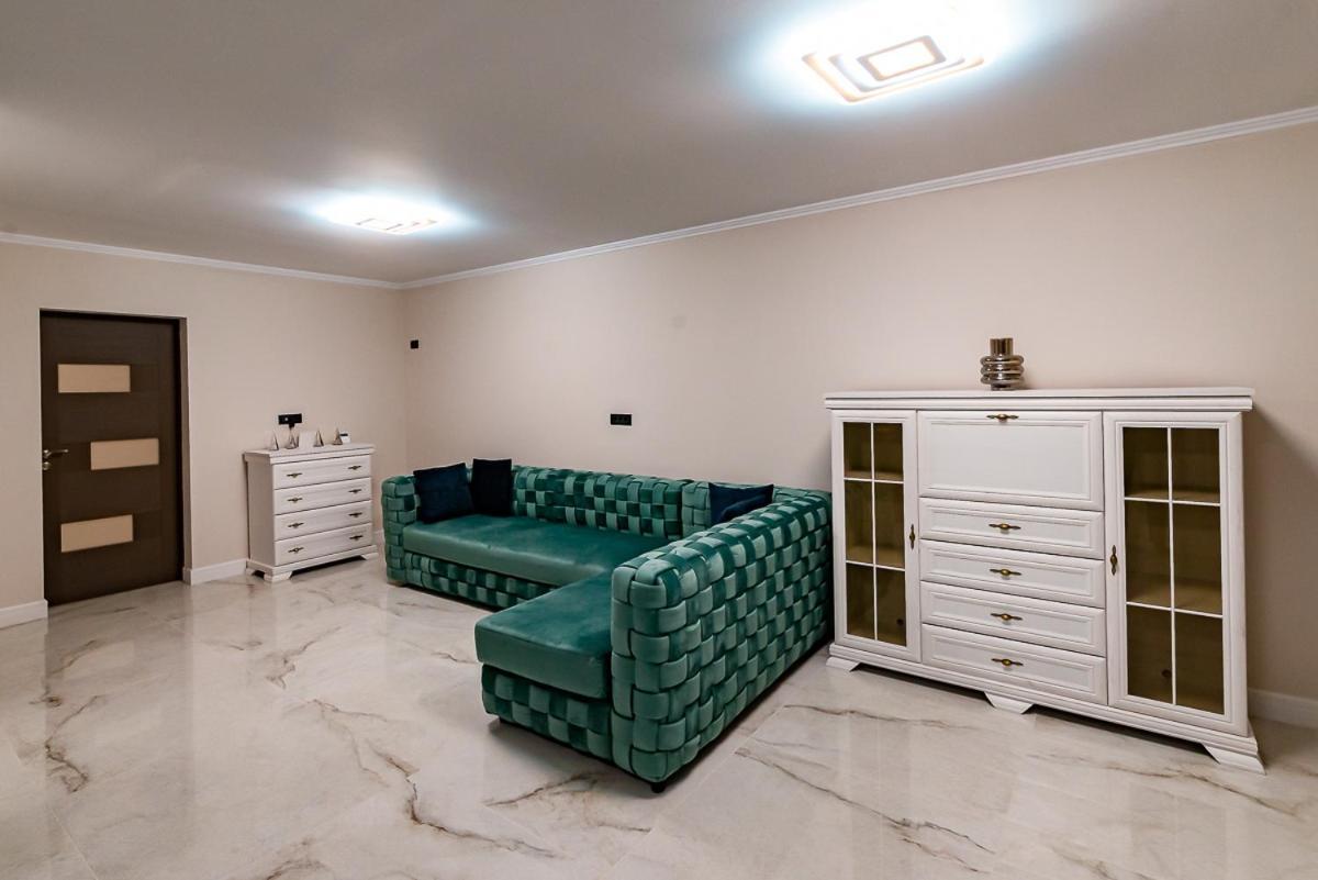 Appartamento Moky Rezident Arad Esterno foto